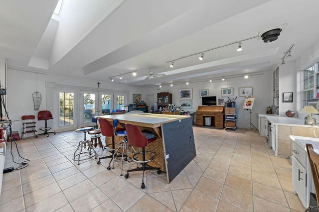 5495 Hillcrest Road, Medford, OR 97504
