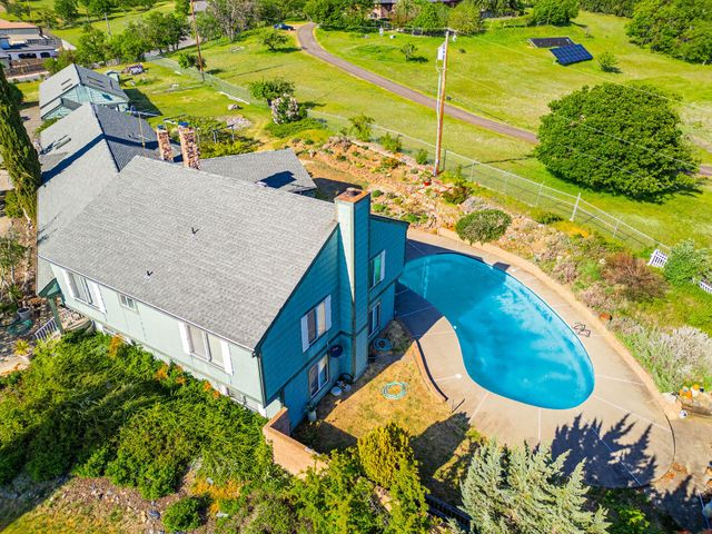 5495 Hillcrest Road, Medford, OR 97504