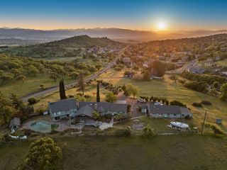 5495 Hillcrest Road, Medford, OR 97504