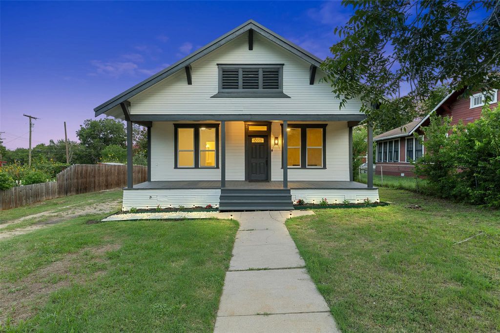 707 W 7th ST, Taylor, TX 76574
