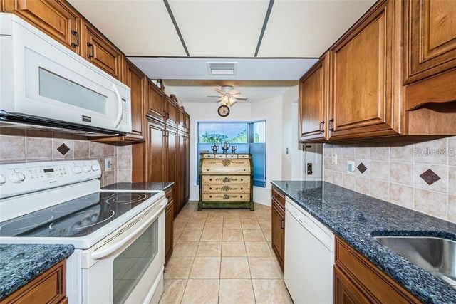 1324 PASADENA AVENUE S 205, South Pasadena, FL 33707