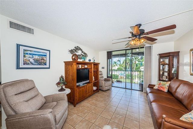 1324 PASADENA AVENUE S 205, South Pasadena, FL 33707