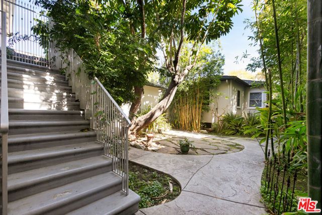 1453 Centinela Avenue, Santa Monica, CA 90404