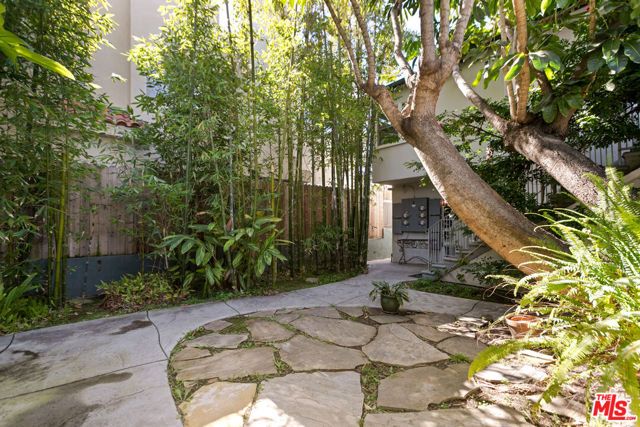 1453 Centinela Avenue, Santa Monica, CA 90404