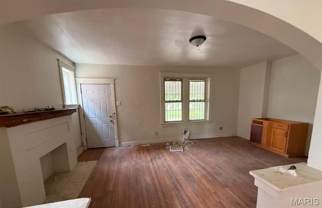 5034 Wabada Avenue, St Louis, MO 63113