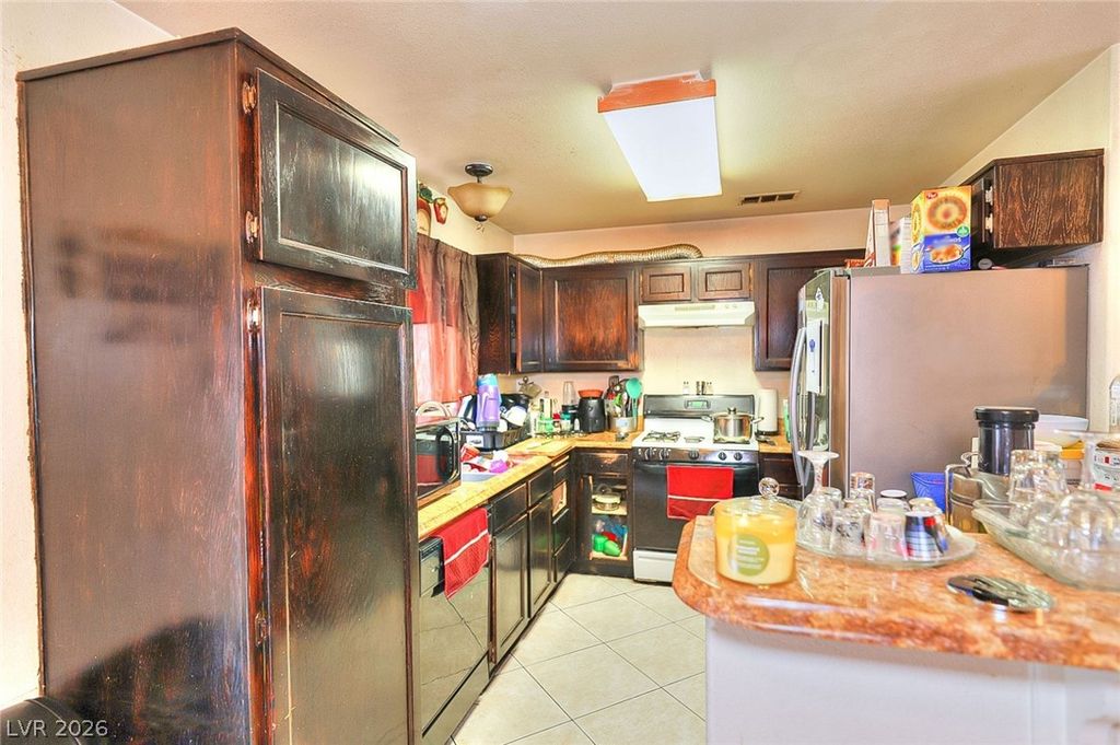 Image 9 of property listing at 5420 Moonstruck Avenue, Las Vegas, NV 89107