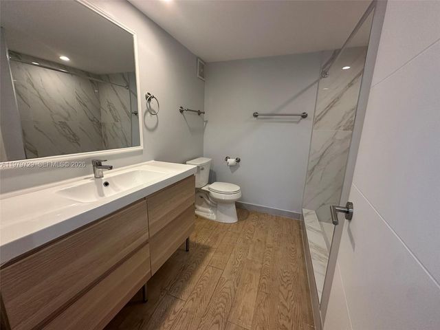 200 Lakeview Dr 111, Weston, FL 33326