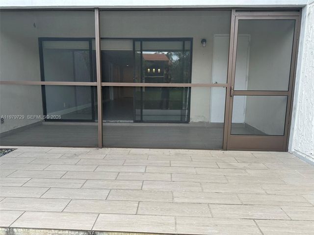 200 Lakeview Dr 111, Weston, FL 33326