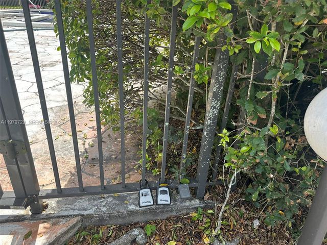 200 Lakeview Dr 111, Weston, FL 33326