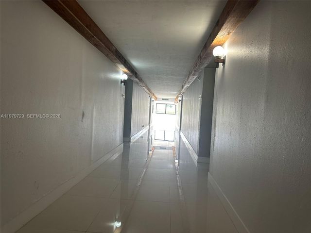 200 Lakeview Dr 111, Weston, FL 33326