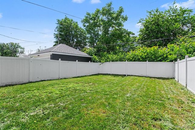 17333 Mansfield Street, Detroit, MI 48235
