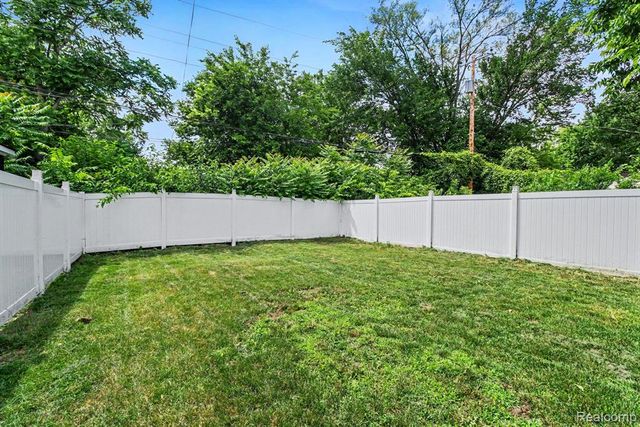 17333 Mansfield Street, Detroit, MI 48235