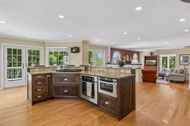 940 Brockton Lane N, Plymouth, MN 55447