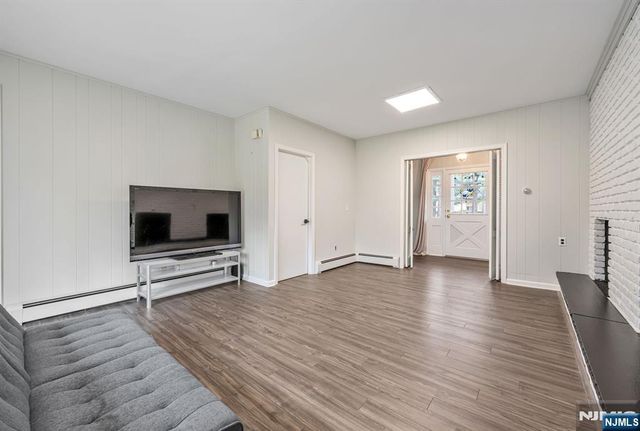 44 Deerfield Terrace, Mahwah, NJ 07430