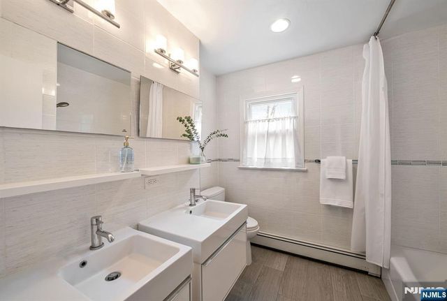 44 Deerfield Terrace, Mahwah, NJ 07430