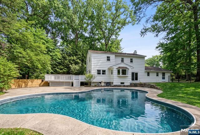 44 Deerfield Terrace, Mahwah, NJ 07430