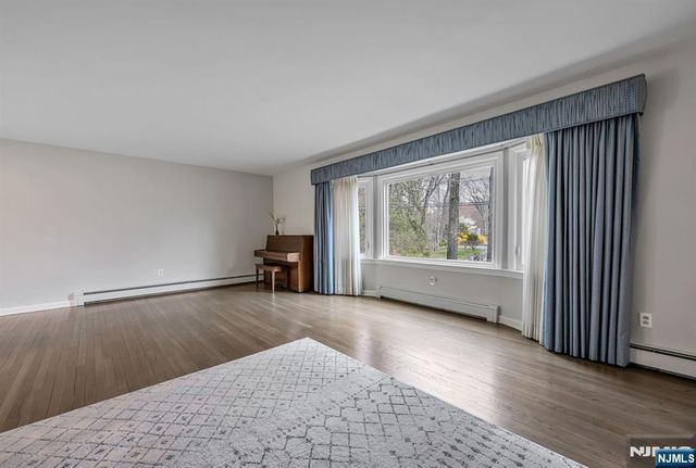 44 Deerfield Terrace, Mahwah, NJ 07430