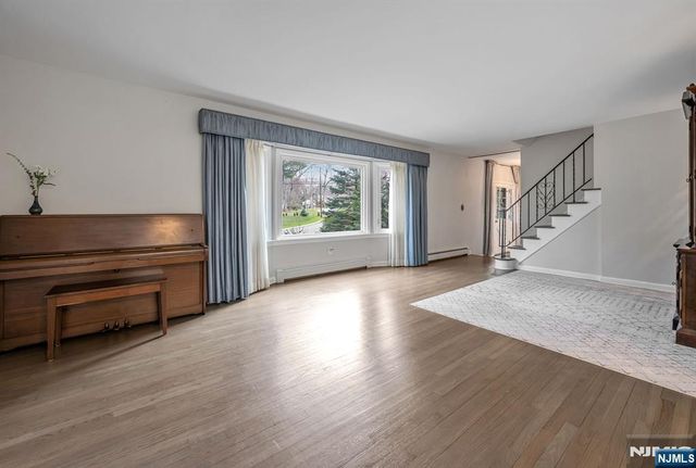44 Deerfield Terrace, Mahwah, NJ 07430