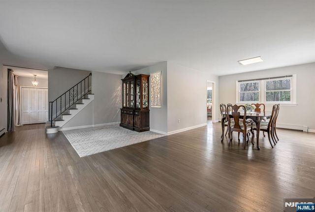 44 Deerfield Terrace, Mahwah, NJ 07430