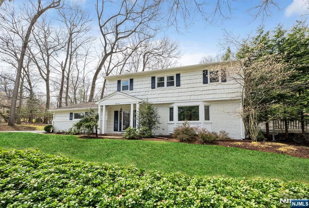 44 Deerfield Terrace, Mahwah, NJ 07430