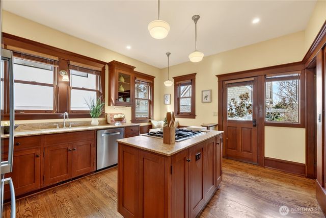 4223 Interlake Avenue N, Seattle, WA 98103