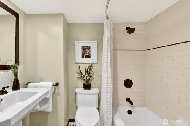 4223 Interlake Avenue N, Seattle, WA 98103