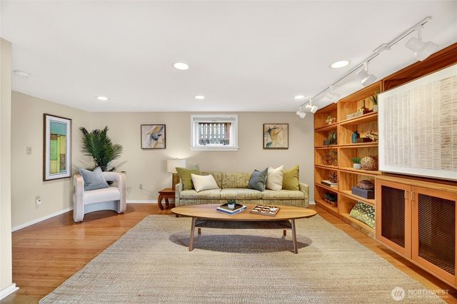 4223 Interlake Avenue N, Seattle, WA 98103