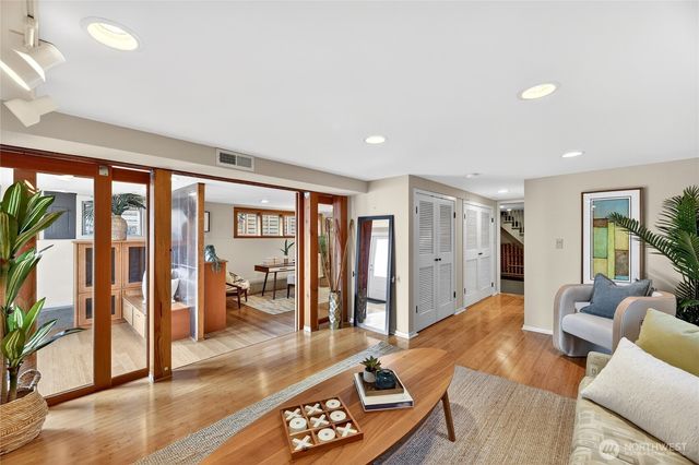 4223 Interlake Avenue N, Seattle, WA 98103