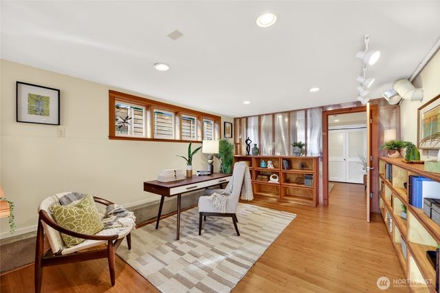 4223 Interlake Avenue N, Seattle, WA 98103