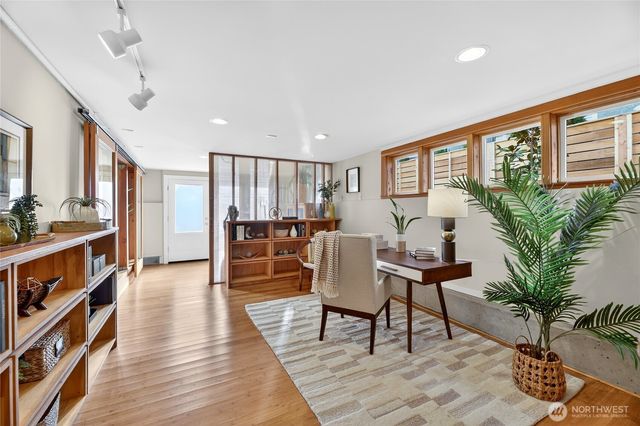 4223 Interlake Avenue N, Seattle, WA 98103