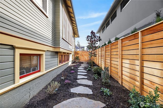 4223 Interlake Avenue N, Seattle, WA 98103