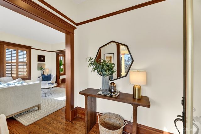 4223 Interlake Avenue N, Seattle, WA 98103