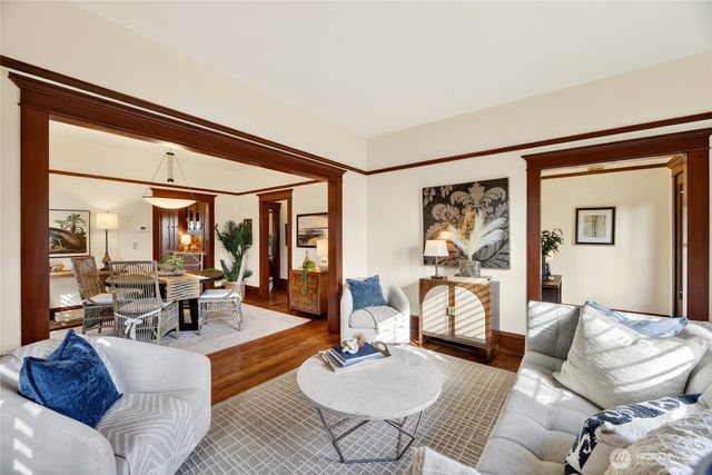 4223 Interlake Avenue N, Seattle, WA 98103