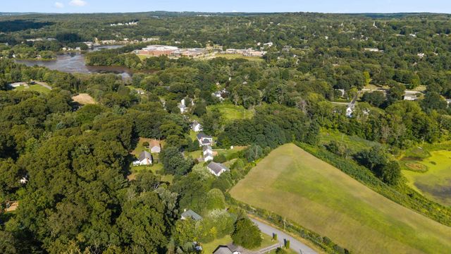 13 Crosby Rd, Grafton, MA 01519
