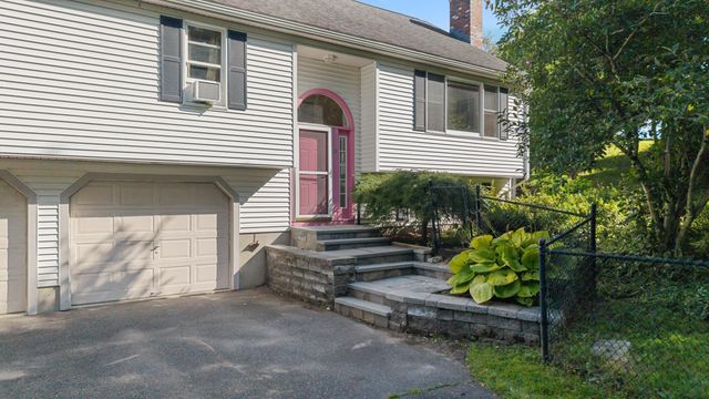 13 Crosby Rd, Grafton, MA 01519