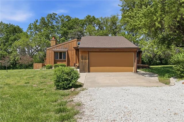 18520 178th Street, Tonganoxie, KS 66086