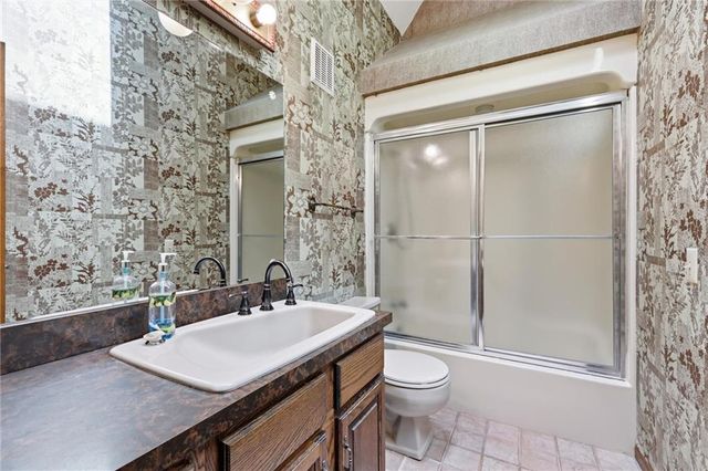 18520 178th Street, Tonganoxie, KS 66086