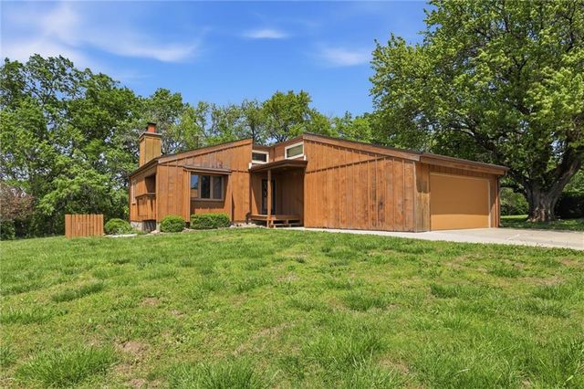 18520 178th Street, Tonganoxie, KS 66086