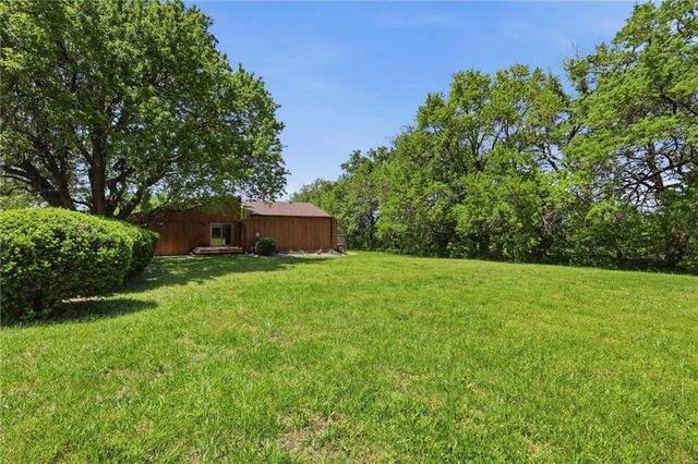 18520 178th Street, Tonganoxie, KS 66086