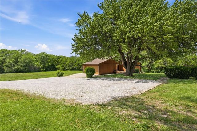 18520 178th Street, Tonganoxie, KS 66086