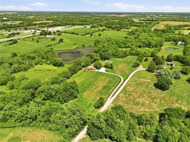 18520 178th Street, Tonganoxie, KS 66086