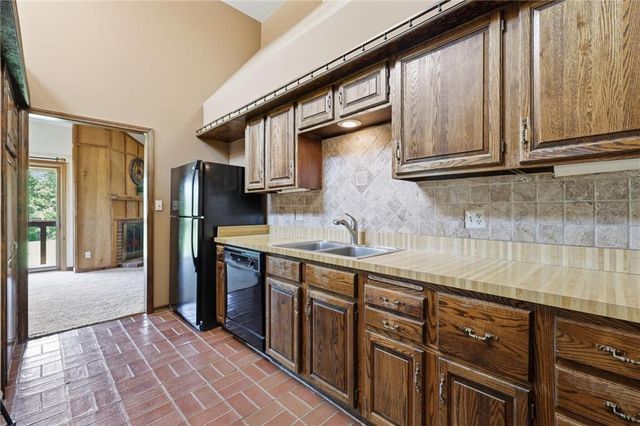 18520 178th Street, Tonganoxie, KS 66086