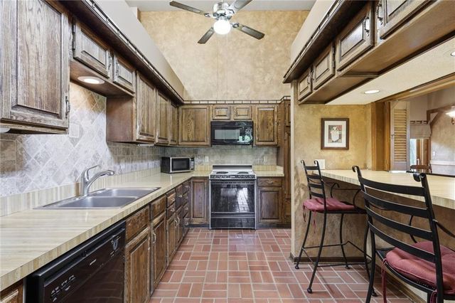 18520 178th Street, Tonganoxie, KS 66086