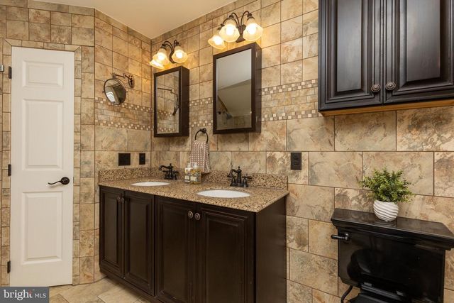1 SALINA CT, Hockessin, DE 19707