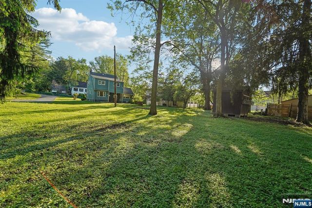 140 River Edge Avenue, New Milford, NJ 07646