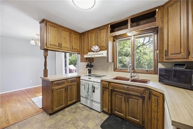 11301 Spring Valley Road, Kansas City, MO 64134