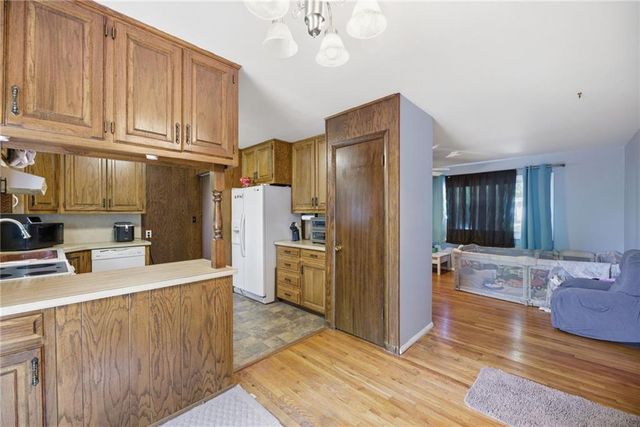 11301 Spring Valley Road, Kansas City, MO 64134
