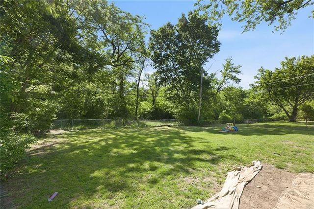 11301 Spring Valley Road, Kansas City, MO 64134