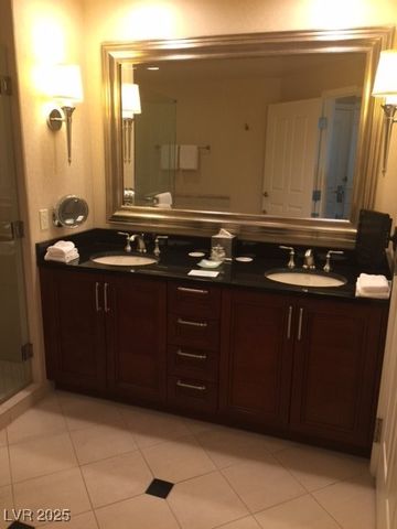 135 East Harmon Avenue 219, Las Vegas, NV 89109