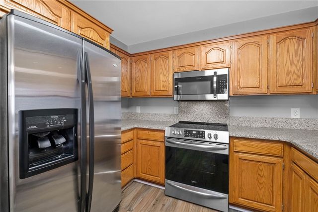 124 Bluff Drive, Lowell, AR 72745